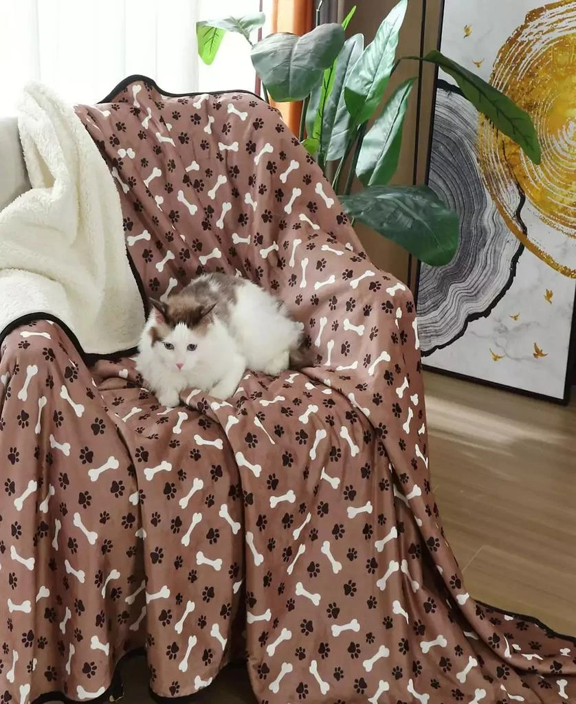 商品Happycare Textiles|Advanced Water Resistant Pets Print Comfort Throw, 50" x 60",价格¥195,第3张图片详细描述
