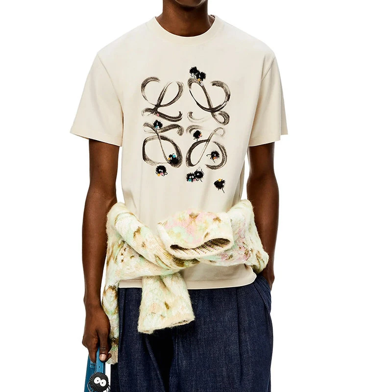 商品Loewe|【预售3-7天】LOEWE/罗意威 22年春夏新款 Spirited Away千与千寻联名系列 男女同款淡褐色/黑色纯棉笔触效果Logo刺绣短袖T恤H928Y22X03-2425,价格¥3714,第5张图片详细描述