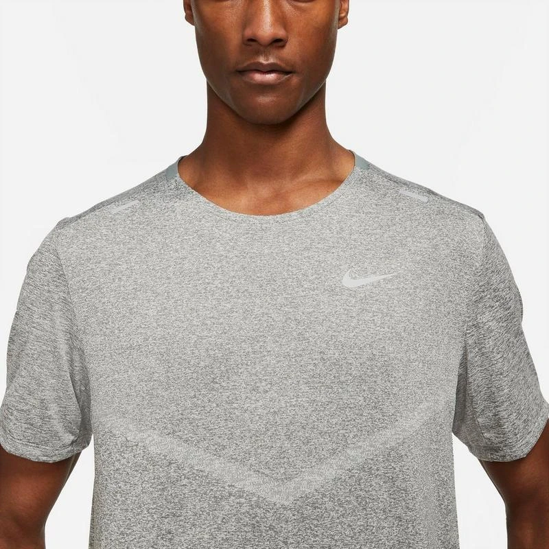 商品NIKE|Men's Nike Dri-FIT Rise 365 Running T-Shirt,价格¥406,第4张图片详细描述