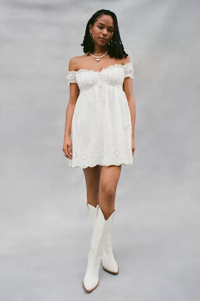 商品Urban Outfitters|UO Eliza Eyelet Off-The-Shoulder Mini Dress,价格¥369,第6张图片详细描述
