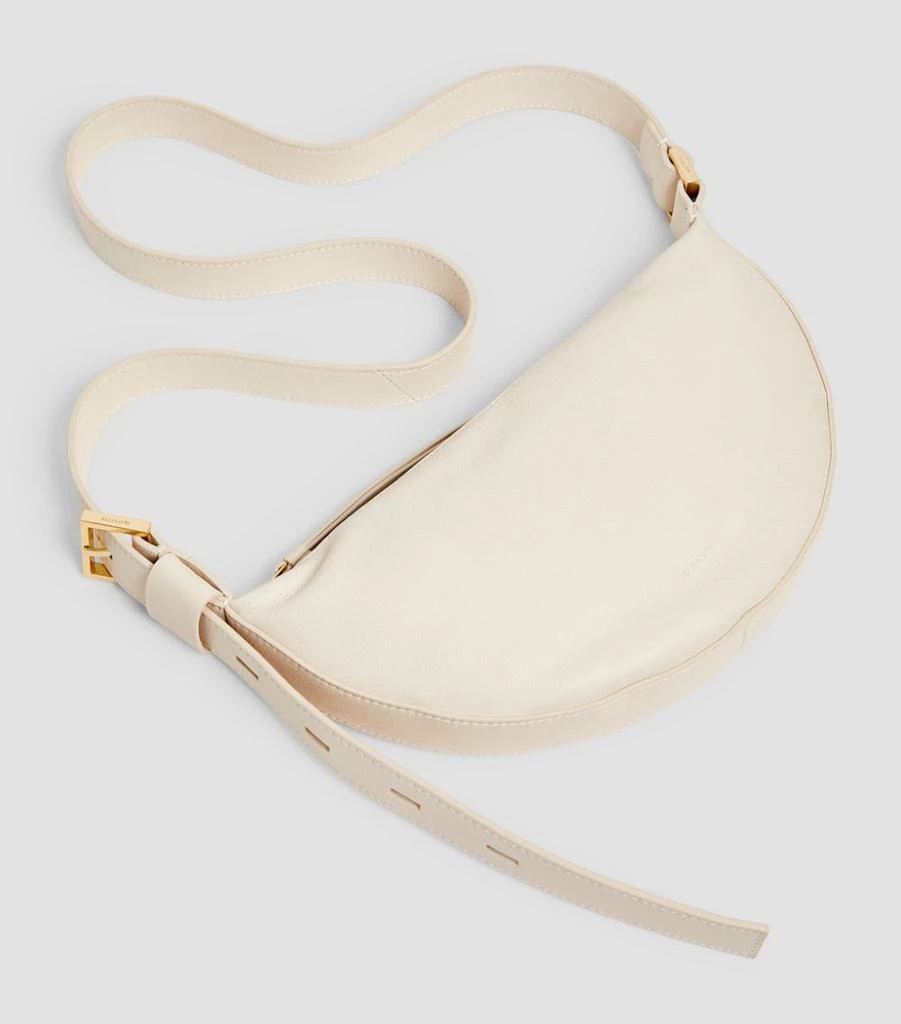 Half Moon Cross-Body Bag 商品