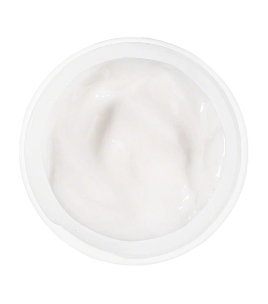 Moisturizing With A Cream 商品