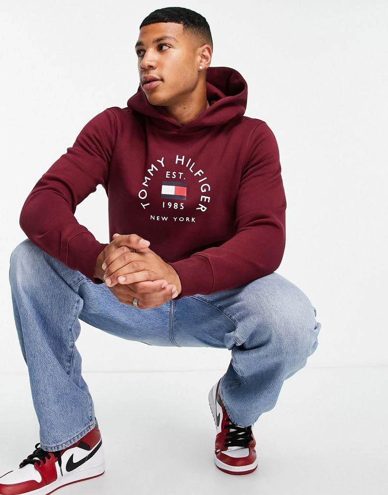 商品Tommy Hilfiger|Tommy Hilfiger flag arch logo cotton blend hoodie in burgundy,价格¥754,第1张图片