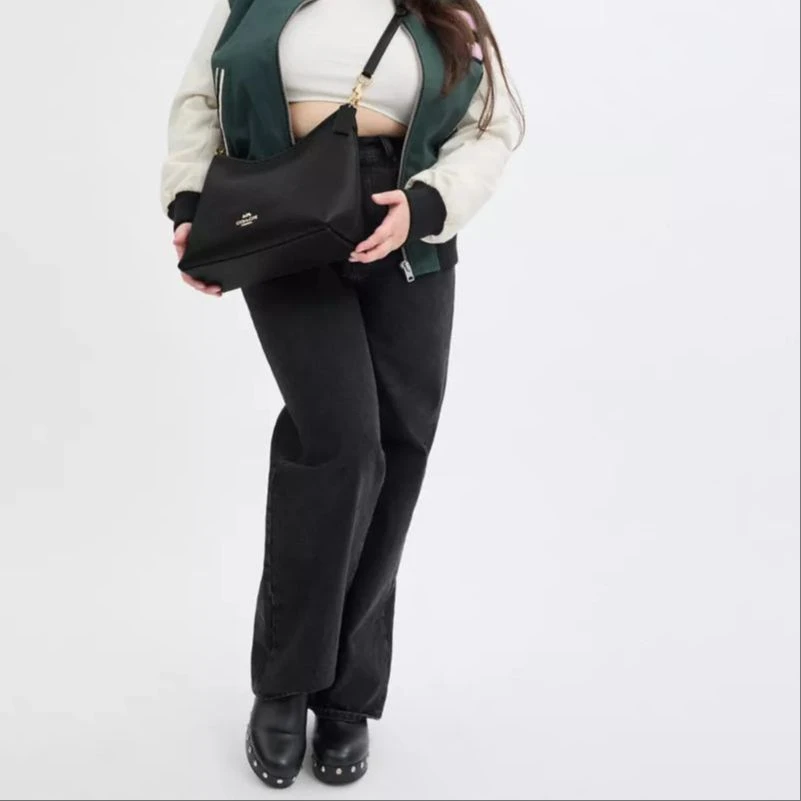商品[国内直发] Coach|蔻驰 Laurel 31 徽标Logo拉链开合 鹅卵石皮革 手提斜挎单肩包 大号 女款 金色拼黑色,价格¥2945,第7张图片详细描述