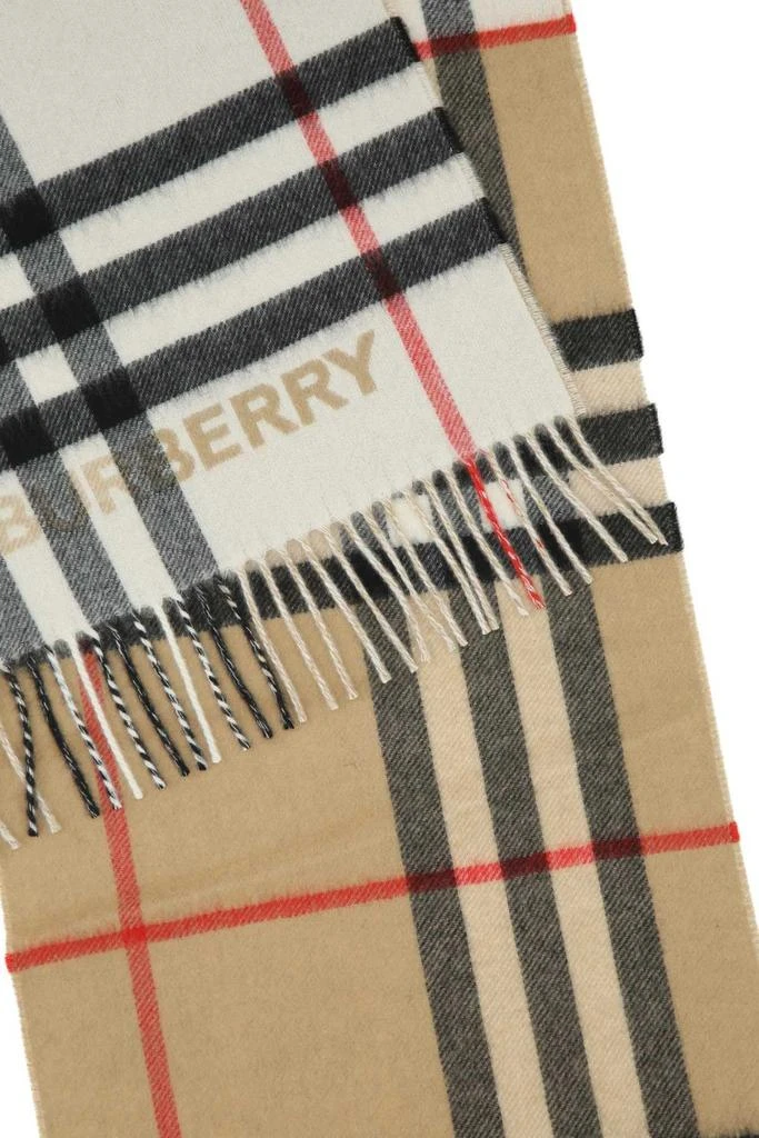 商品Burberry|Burberry Checked Pattern Fringe Detailed Scarf,价格¥3901,第3张图片详细描述