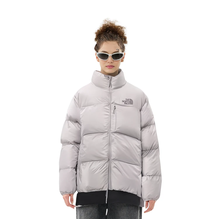 商品[国内直发] The North Face|[预售3天]北面 VERMONT ON-BALL JACKET 品牌Logo字母印花立领休闲面包棉服 男女同款 微卡其色,价格¥1527,第6张图片详细描述