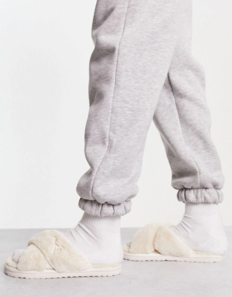 商品Puma|Puma Fluff slippers in beige,价格¥166,第4张图片详细描述