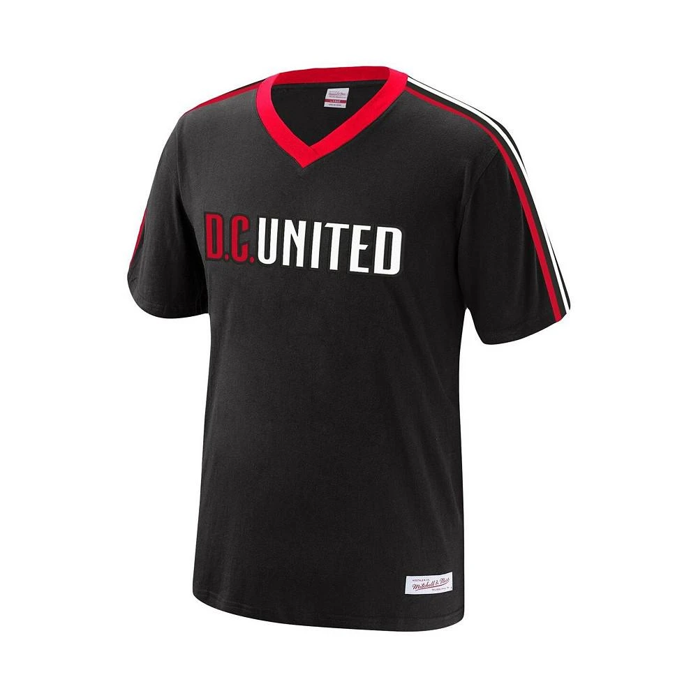 商品Fanatics|Men's Mitchell & Ness Black D.C. United Overtime Win V-Neck T-shirt,价格¥374,第2张图片详细描述