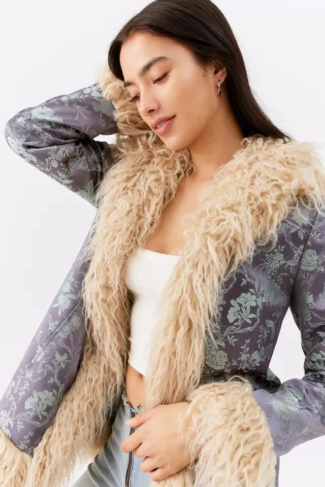 商品Urban Outfitters|UO Amber Brocade Faux Fur Coat,价格¥378,第5张图片详细描述