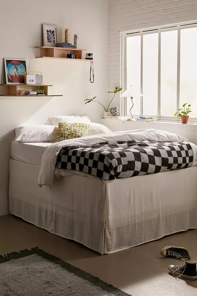 商品Urban Outfitters|Charlotte Cozy Crinkle Bed Skirt,价格¥148,第1张图片