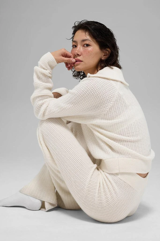商品Alo|Cashmere Plush Waffle 1/4 Zip Pullover - Celestial Blue Heather,价格¥2576,第5张图片详细描述