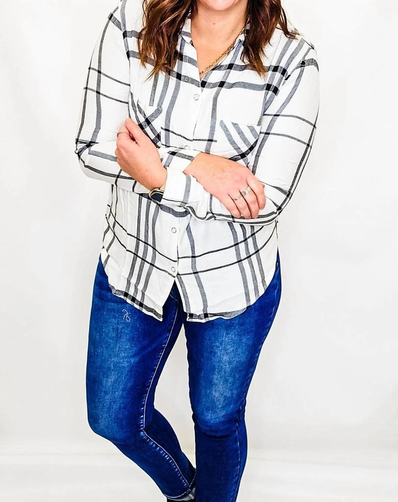 商品CHARLIE B|Plaid Button Up Top In Ecru Cream / Black,价格¥536,第2张图片详细描述