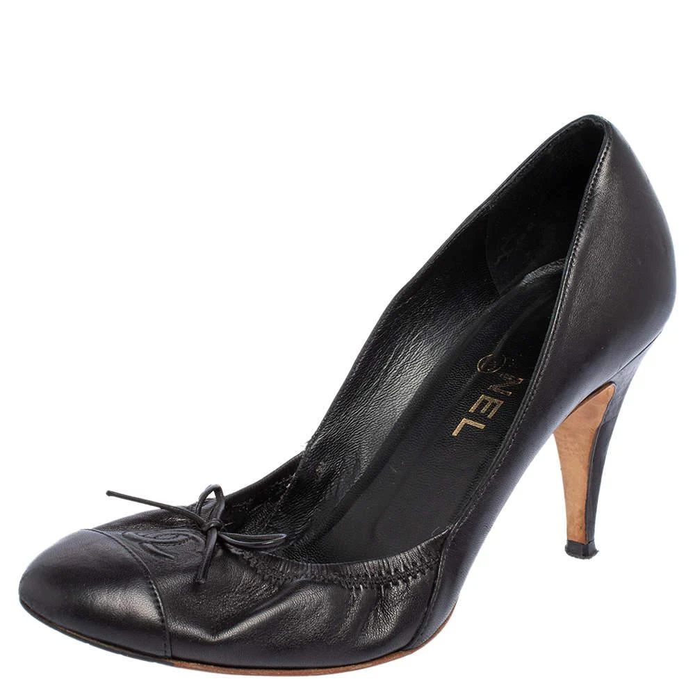 商品[二手商品] Chanel|Chanel Black Leather CC Bow Cap Toe Scrunch Pumps Size 38,价格¥1068,第1张图片