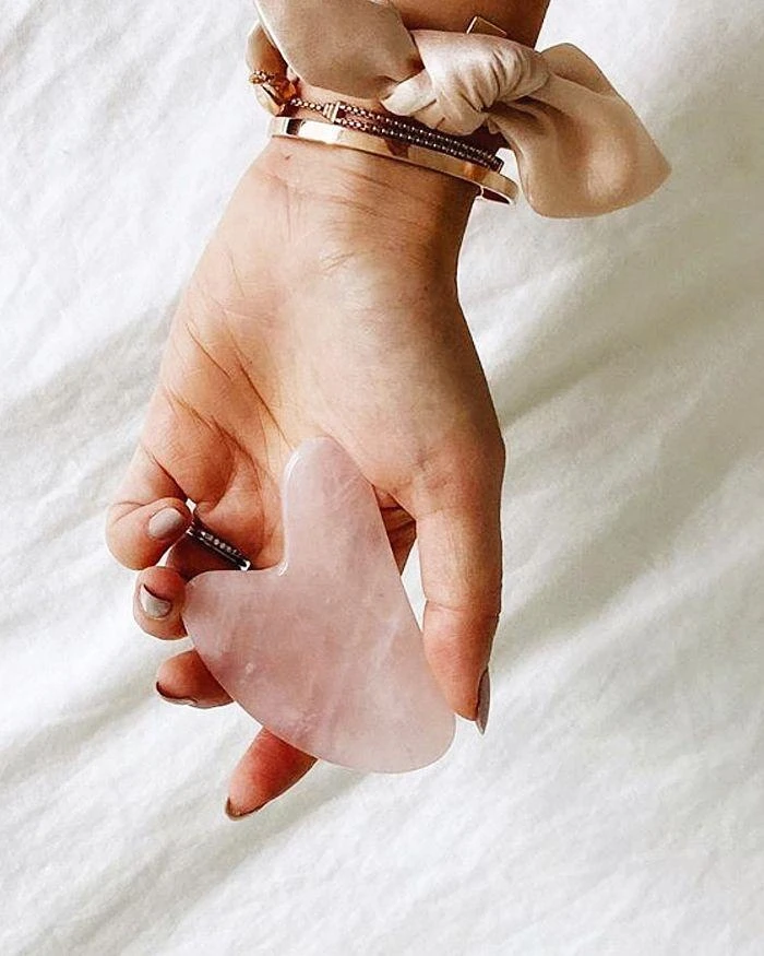 The Rose Quartz Gua Sha Facial Lifting Tool 商品