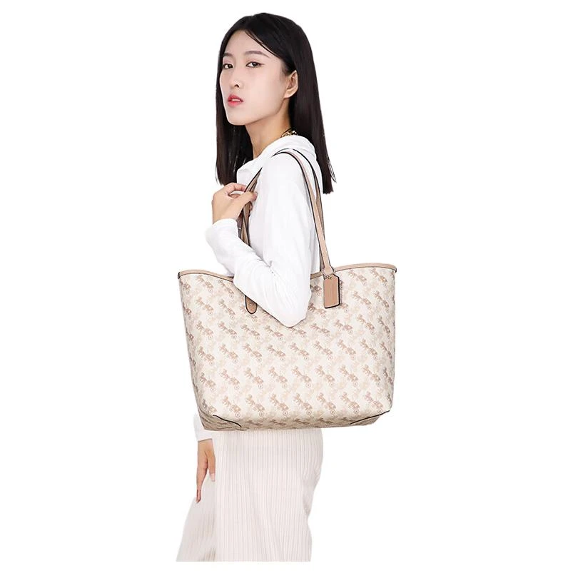 商品[国内直发] Coach|蔻驰 City Reversible 33 双面可用马车老花 PVC拼帆布 帆布包托特包Tote包购物袋手提单肩包 大号 女款 米棕色,价格¥2265,第10张图片详细描述