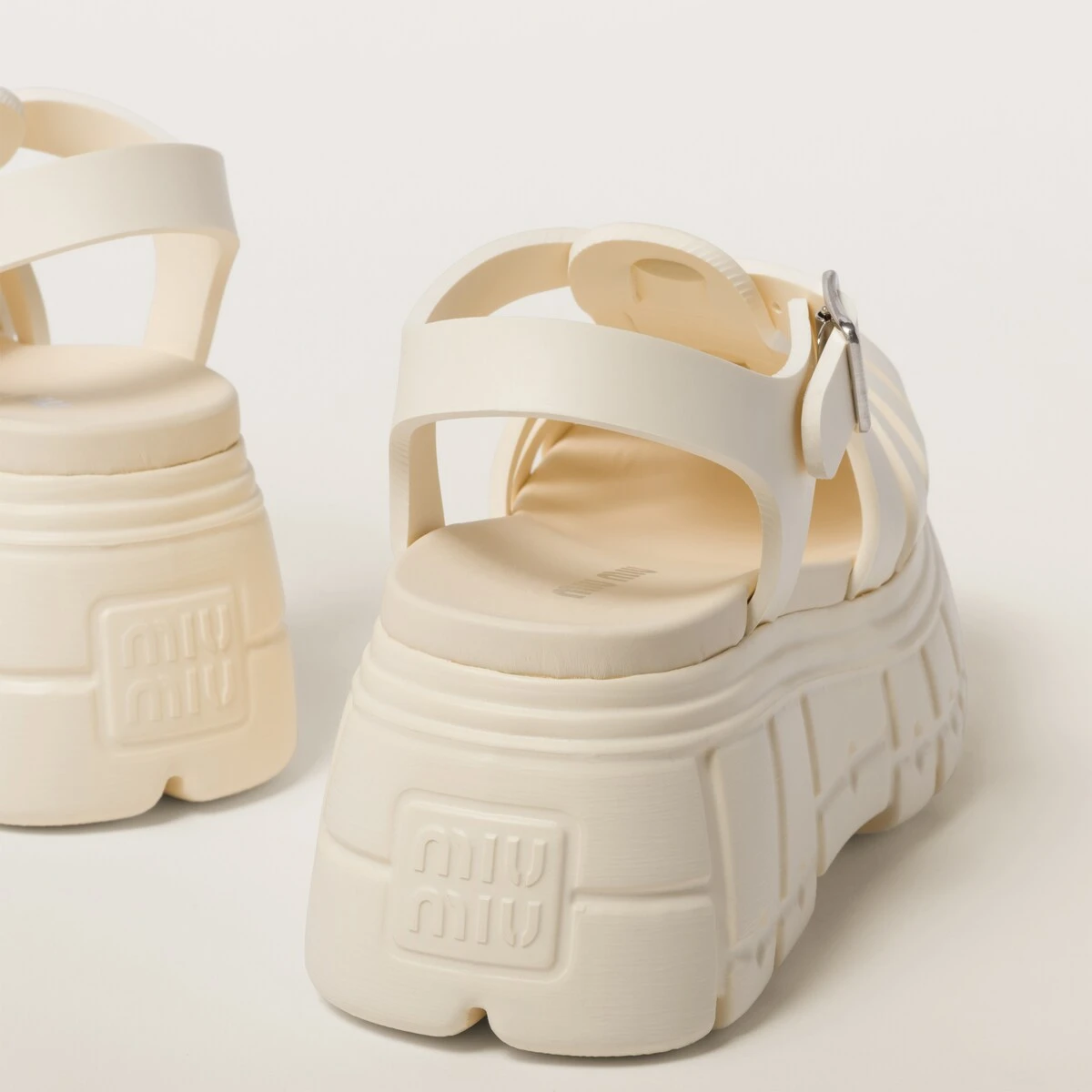 【预售】 缪缪 25春夏 女士 厚底鞋 Sandales à plateforme en EVA 5X709D_3LKK_F0304_F_085  商品