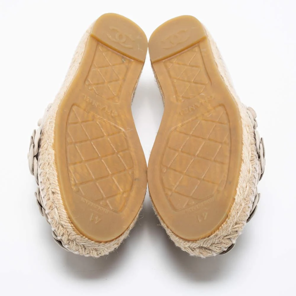 Chanel Light Grey Nubuck Leather Camellia Flower Espadrille Flats Size 41 商品