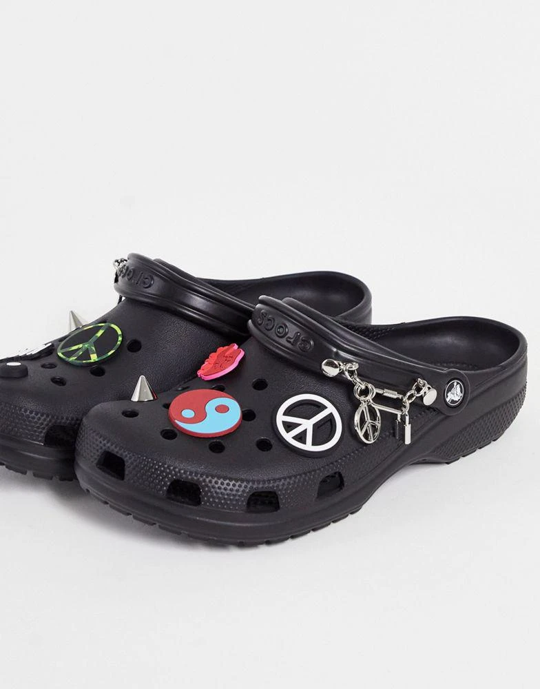 商品Crocs|Crocs classic clogs in black with jibbitz,价格¥490,第1张图片