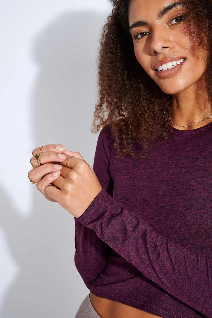 商品Girlfriend Collective|ReSet Cropped Long Sleeve - Plum,价格¥509,第4张图片详细描述