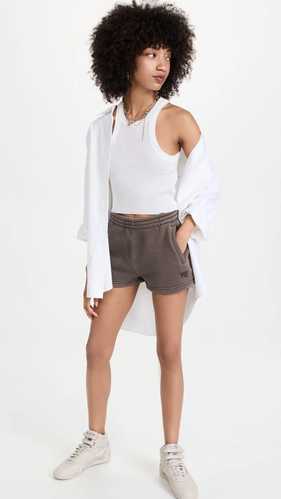 商品Alexander Wang|Alexander Wang 发泡徽标基本款毛圈布运动短裤,价格¥670,第5张图片详细描述