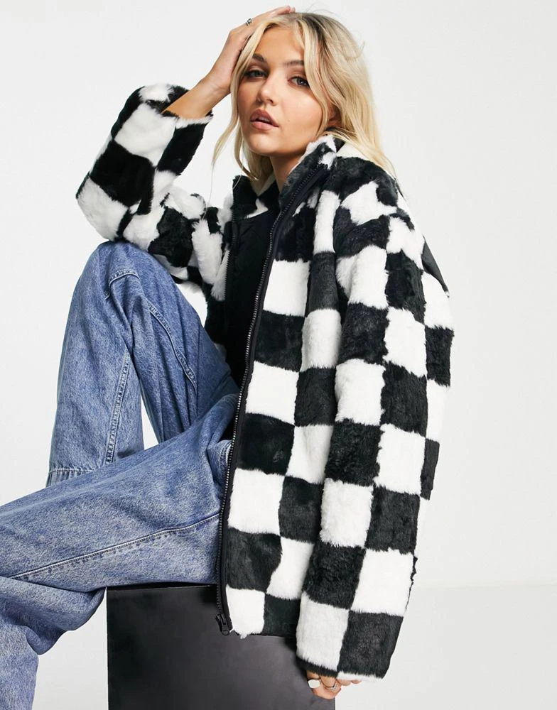 商品Vans|Vans Natalie checkerboard jacket in white/black,价格¥1537,第2张图片详细描述