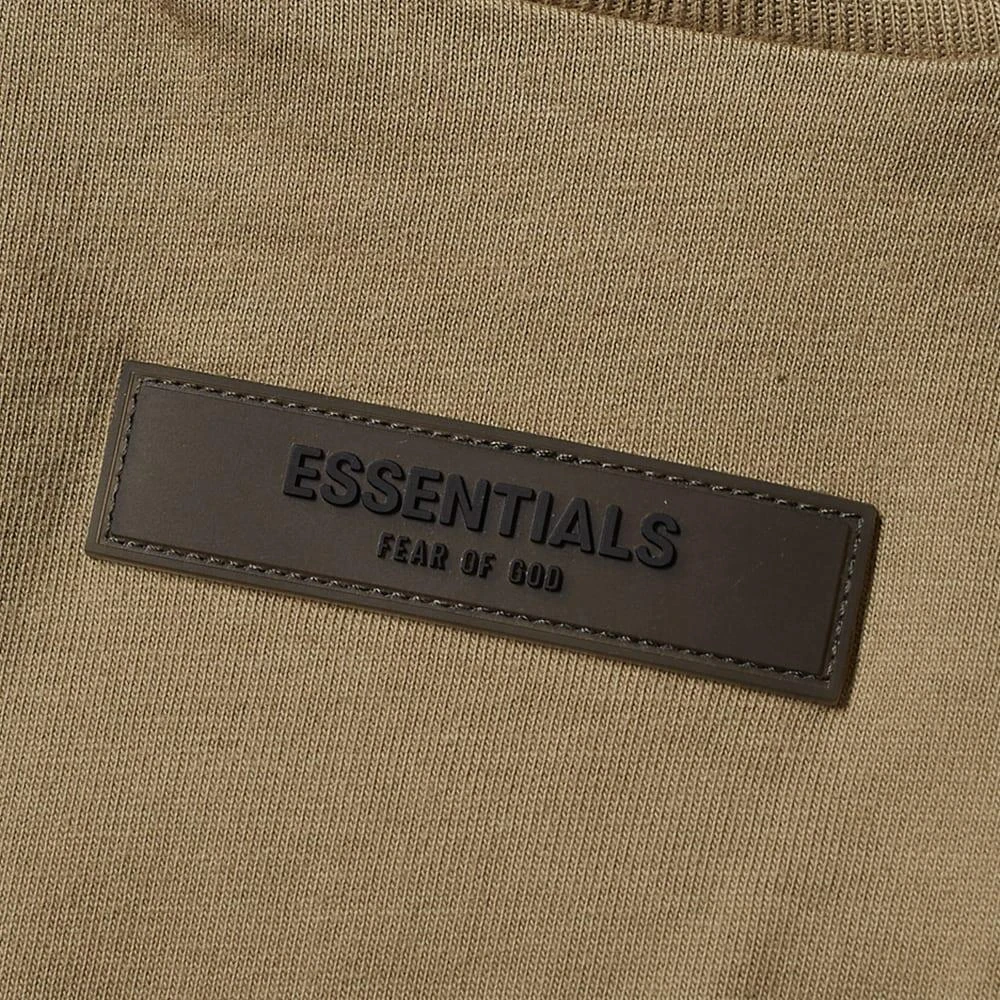 商品Essentials|FEAR OF GOD ESSENTIALS Kids Logo Long Sleeve T-Shirt - Oak,价格¥185,第3张图片详细描述