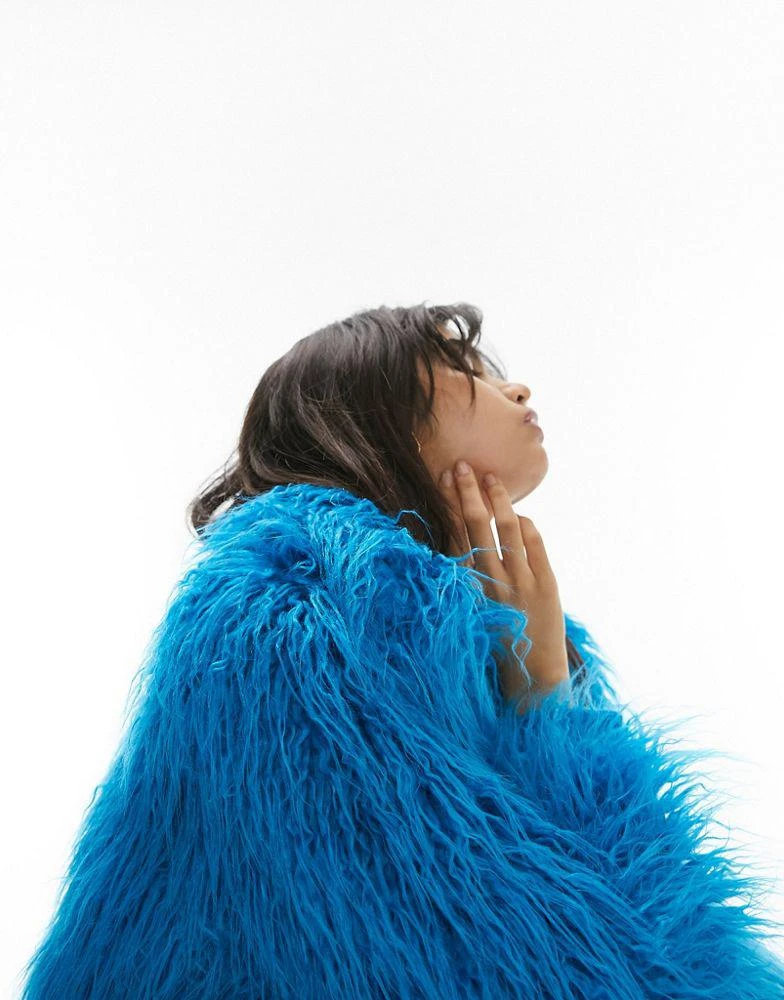 商品Topshop|Topshop cropped shaggy faux fur jacket in bright blue,价格¥368,第1张图片