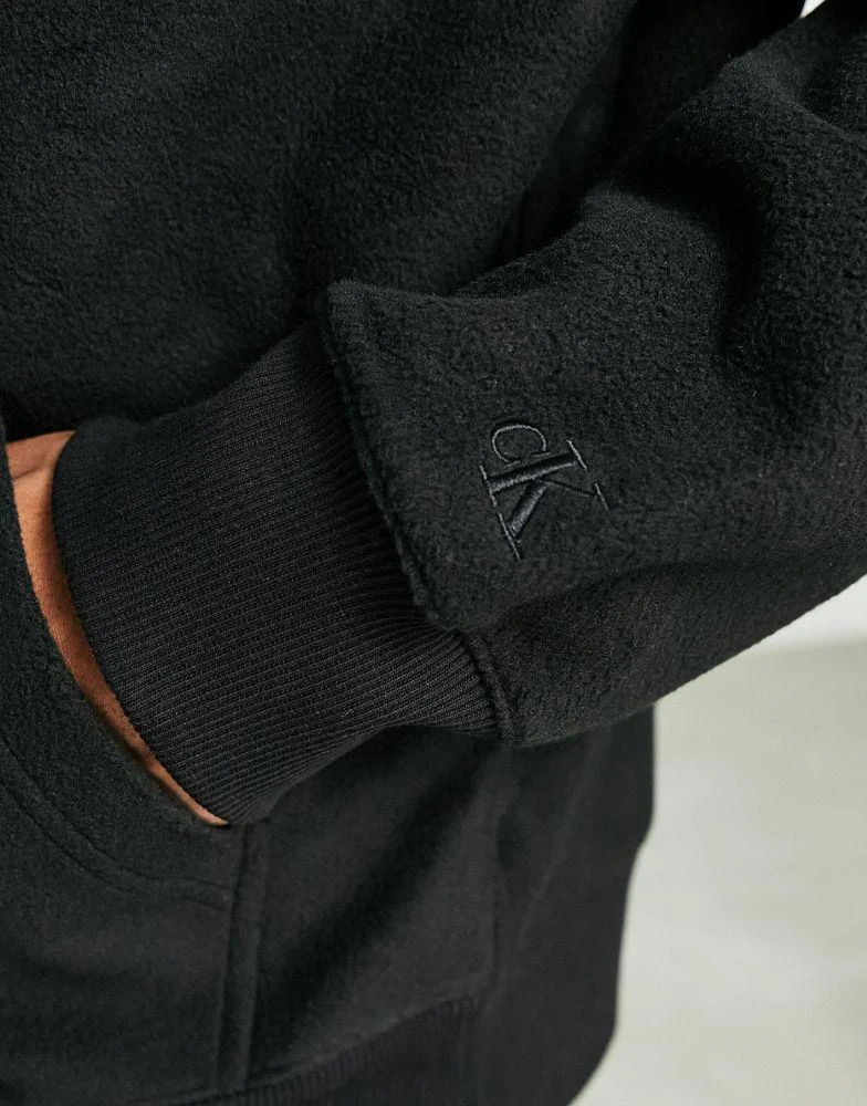 商品Calvin Klein|Calvin Klein Jeans chest logo heavy double face polar fleece hoodie in black,价格¥976,第3张图片详细描述