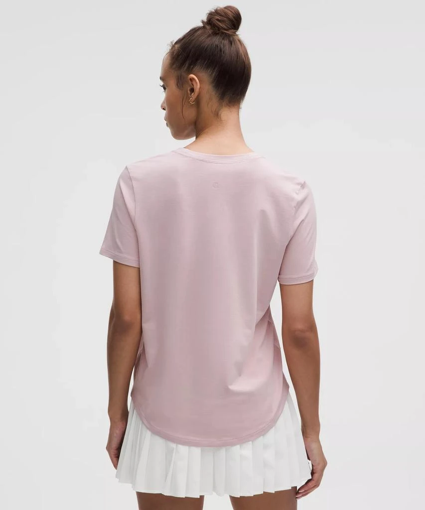 Love Curved-Hem Crewneck T-Shirt 商品