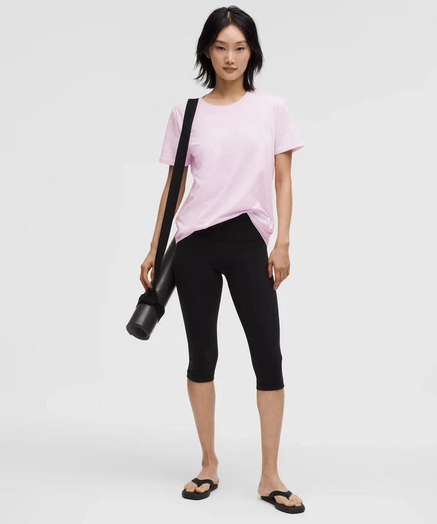 Love Curved-Hem Crewneck T-Shirt 商品