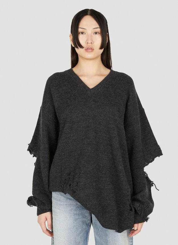 商品Balenciaga|Destroyed V Neck Sweater in Grey,价格¥5204,第1张图片