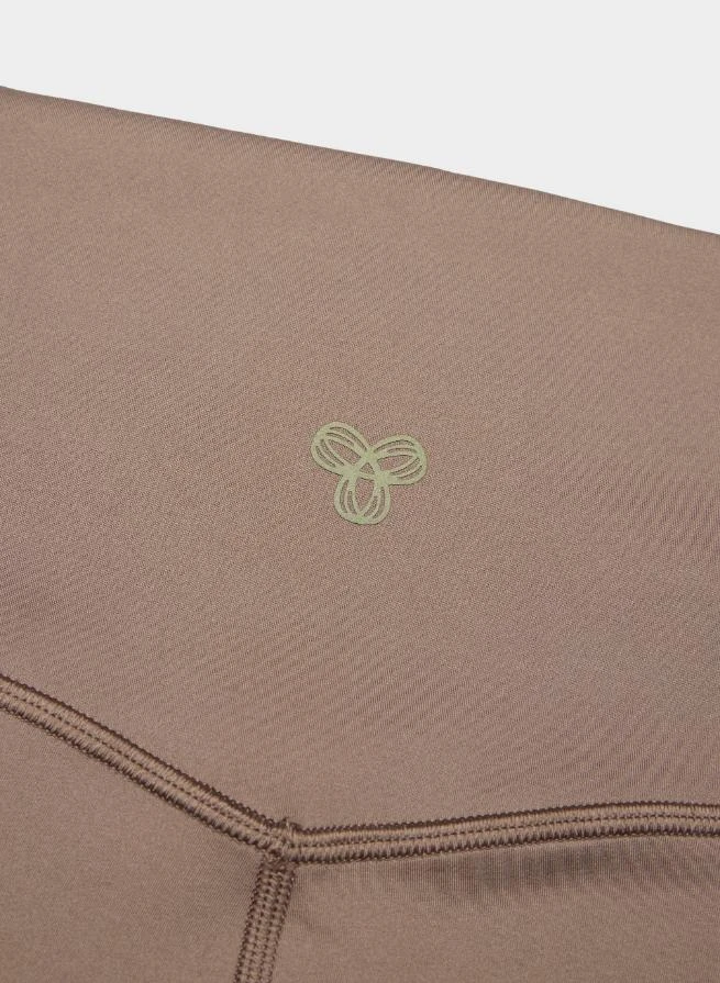商品Aritzia|Golden - Glossform™ Cheeky Hi-Rise 5" Short,价格¥315,第2张图片详细描述