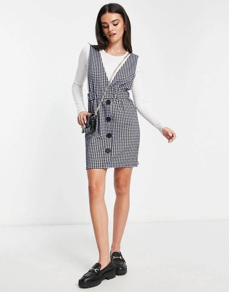 商品VERO MODA|Vero Moda FRSH pinafore mini dress in navy check,价格¥180,第1张图片