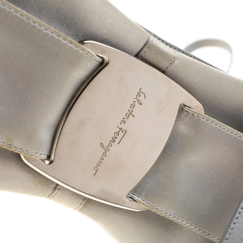 商品[二手商品] Salvatore Ferragamo|Salvatore Ferragamo Silver Satin and Leather Bow Crossbody Bag,价格¥805,第5张图片详细描述