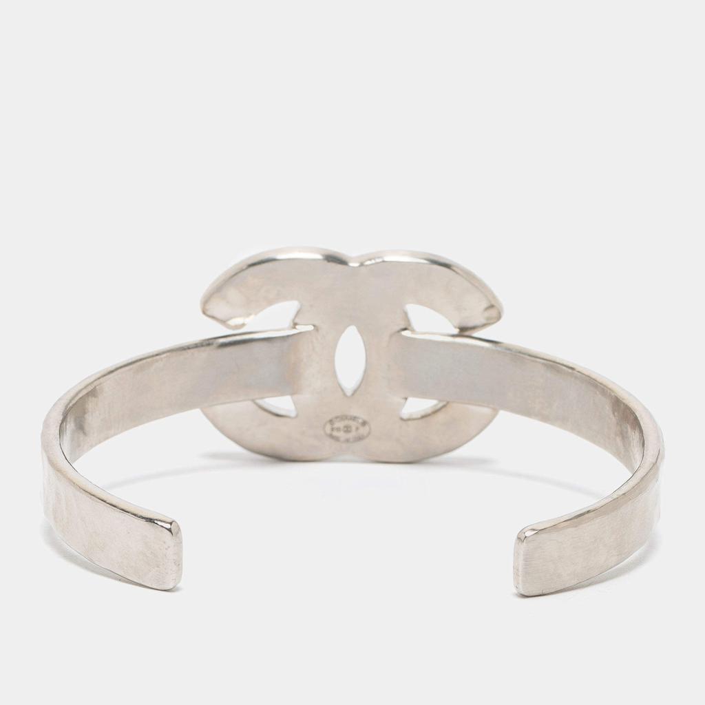 Chanel Hammered Silver Tone Enamel CC Cuff Bracelet商品第3张图片规格展示