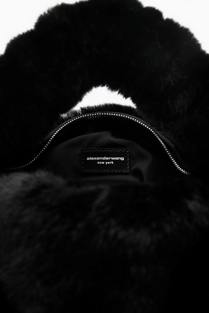 商品Alexander Wang|SCRUNCHIE SMALL BAG IN FAUX FUR,价格¥3360,第4张图片详细描述