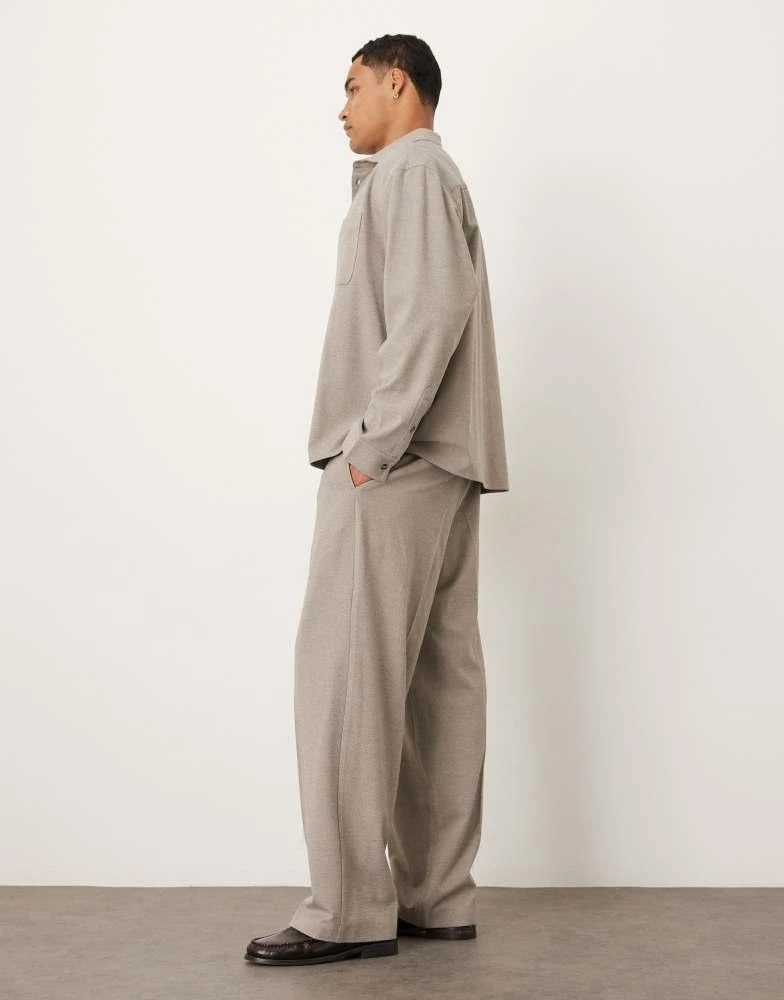 商品ASOS|ASOS DESIGN barrel leg suit trousers in neutral brushed twill,价格¥403,第3张图片详细描述