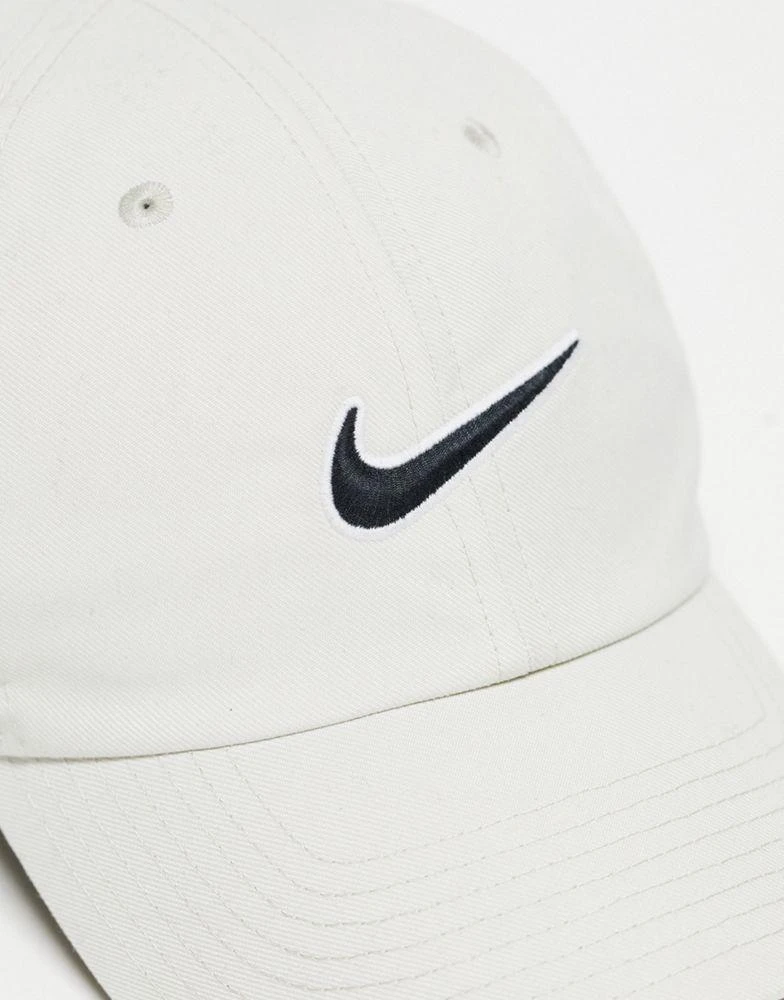 商品NIKE|Nike Club Swoosh cap in light stone,价格¥194,第3张图片详细描述