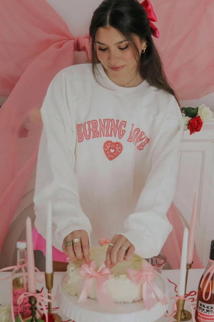 商品Friday + Saturday|Burning Love Sweatshirt,价格¥401,第3张图片详细描述