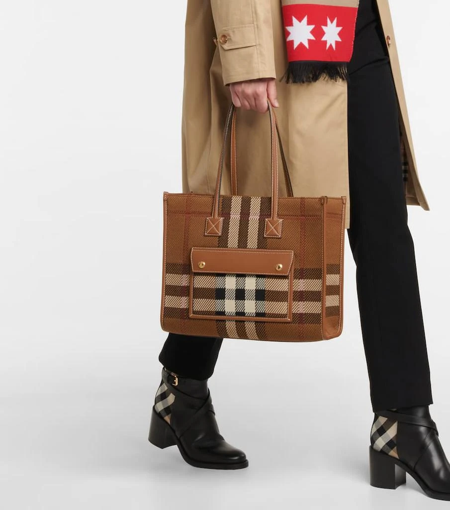 商品Burberry|Freya Small checked tote,价格¥12489,第2张图片详细描述