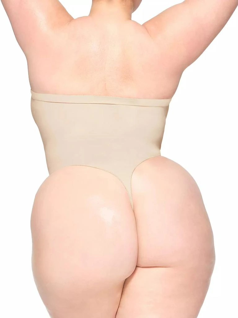 商品SKIMS|Seamless Sculpt Strapless Thong Bodysuit,价格¥526,第5张图片详细描述