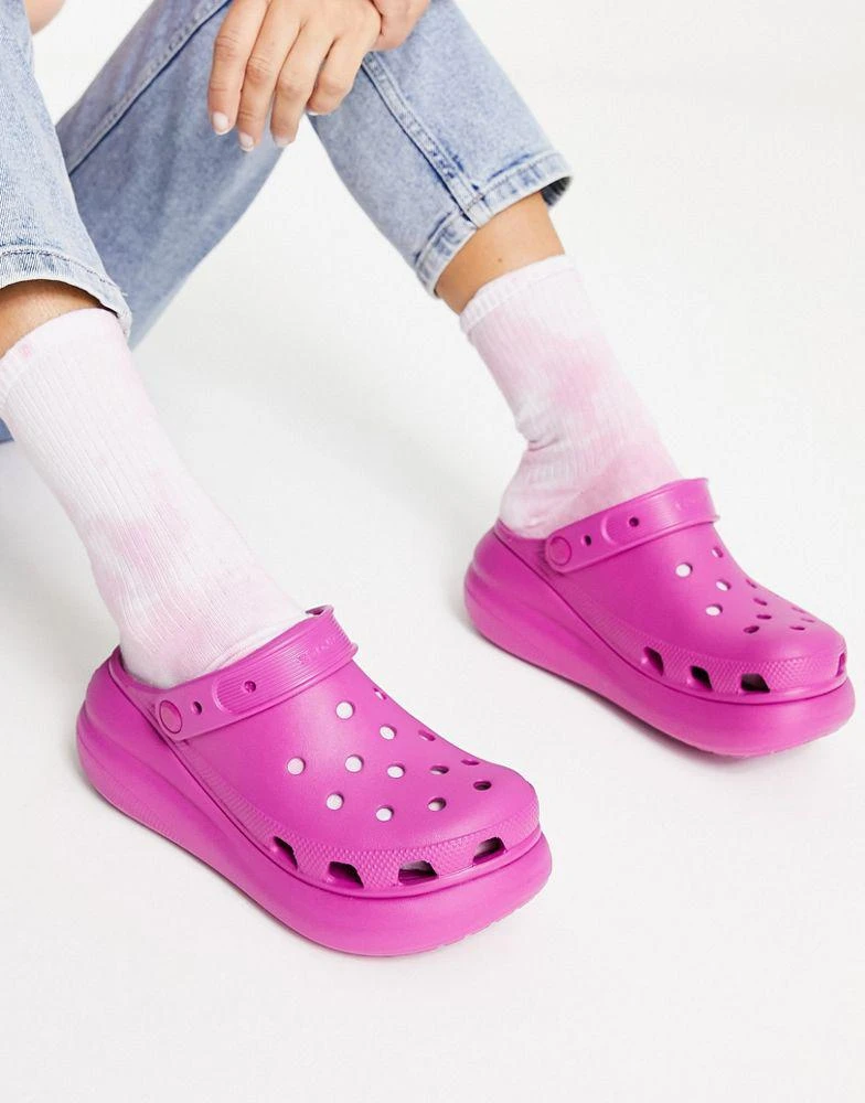 商品Crocs|Crocs classic crush clogs in fuschia fun,价格¥613,第4张图片详细描述