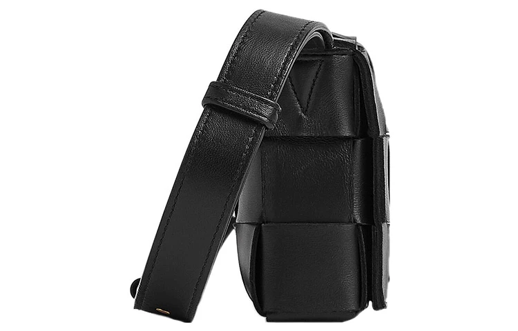 商品[国内直发] Bottega Veneta|葆蝶家 CASSETTE 15格Intreccio编织磁扣开合 羔羊皮革 豆腐包相机包单肩斜挎包 小号 女款 黑色,价格¥14746,第3张图片详细描述