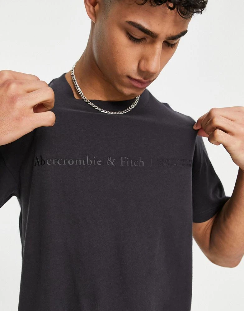 商品Abercrombie & Fitch|Abercrombie & Fitch cross chest logo relaxed fit t-shirt in dark grey,价格¥210,第3张图片详细描述