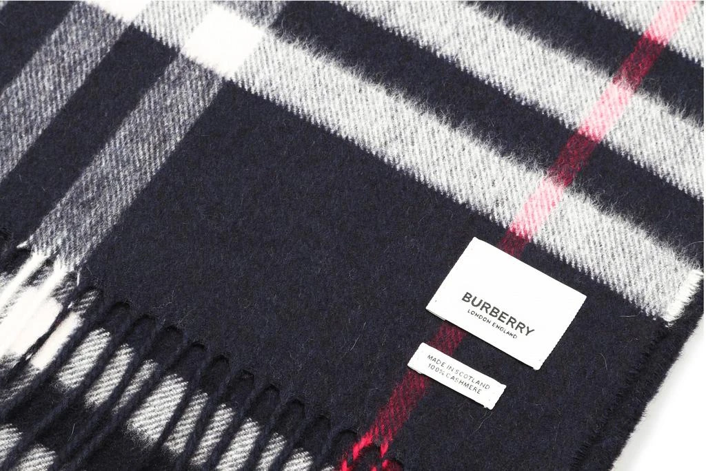 商品Burberry|经典格纹山羊绒围巾,价格¥4579,第4张图片详细描述