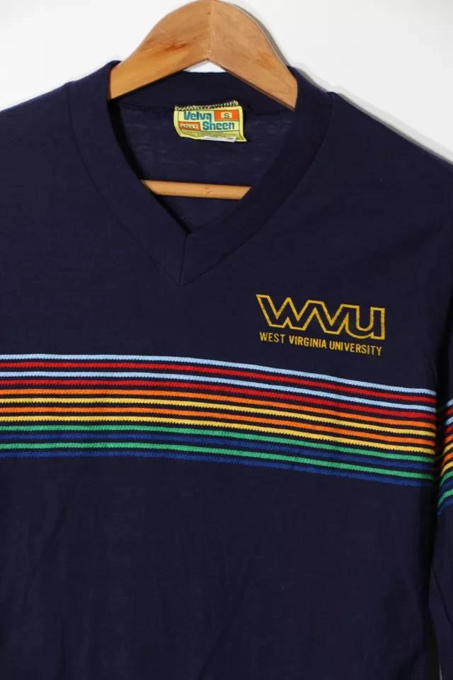 商品Urban Outfitters|Vintage 1970s Embroidered Stripe West Virginia University V-Neck Long Sleeve T-shirt,价格¥743,第2张图片详细描述