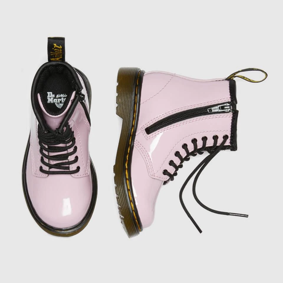 商品Dr. Martens|DR. MARTENS TODDLERS' 1460 PATENT LAMPER LACE UP BOOTS - PALE PINK,价格¥342,第3张图片详细描述