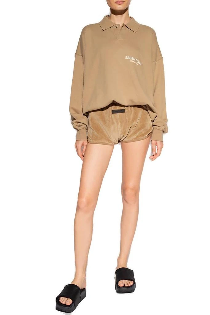 商品Essentials|Fear Of God Essentials Logo Patch Velour Shorts,价格¥726,第4张图片详细描述