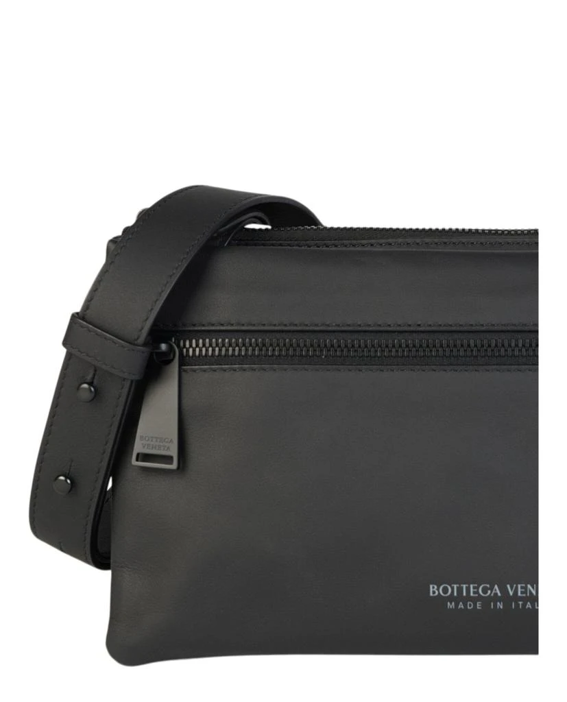 商品Bottega Veneta|Fluid Messenger Crossbody,价格¥4282,第3张图片详细描述