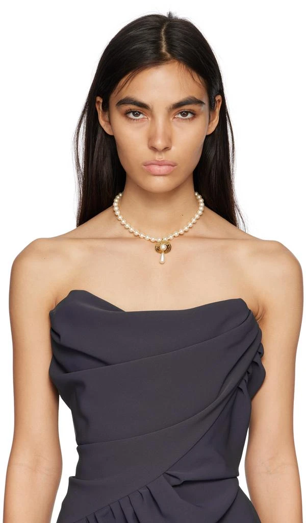 商品Vivienne Westwood|White & Gold One Row Pearl Drop Choker,价格¥2029,第2张图片详细描述